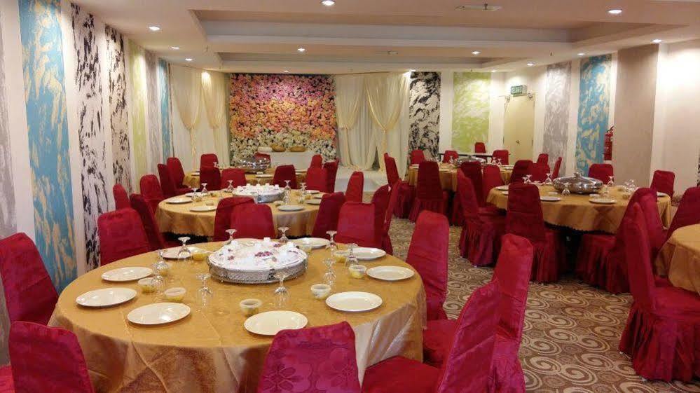 เดอ เวียนา โฮเต็ล แอนด์ อพาร์ตเมนต์ Hotel โกตาบารู ภายนอก รูปภาพ