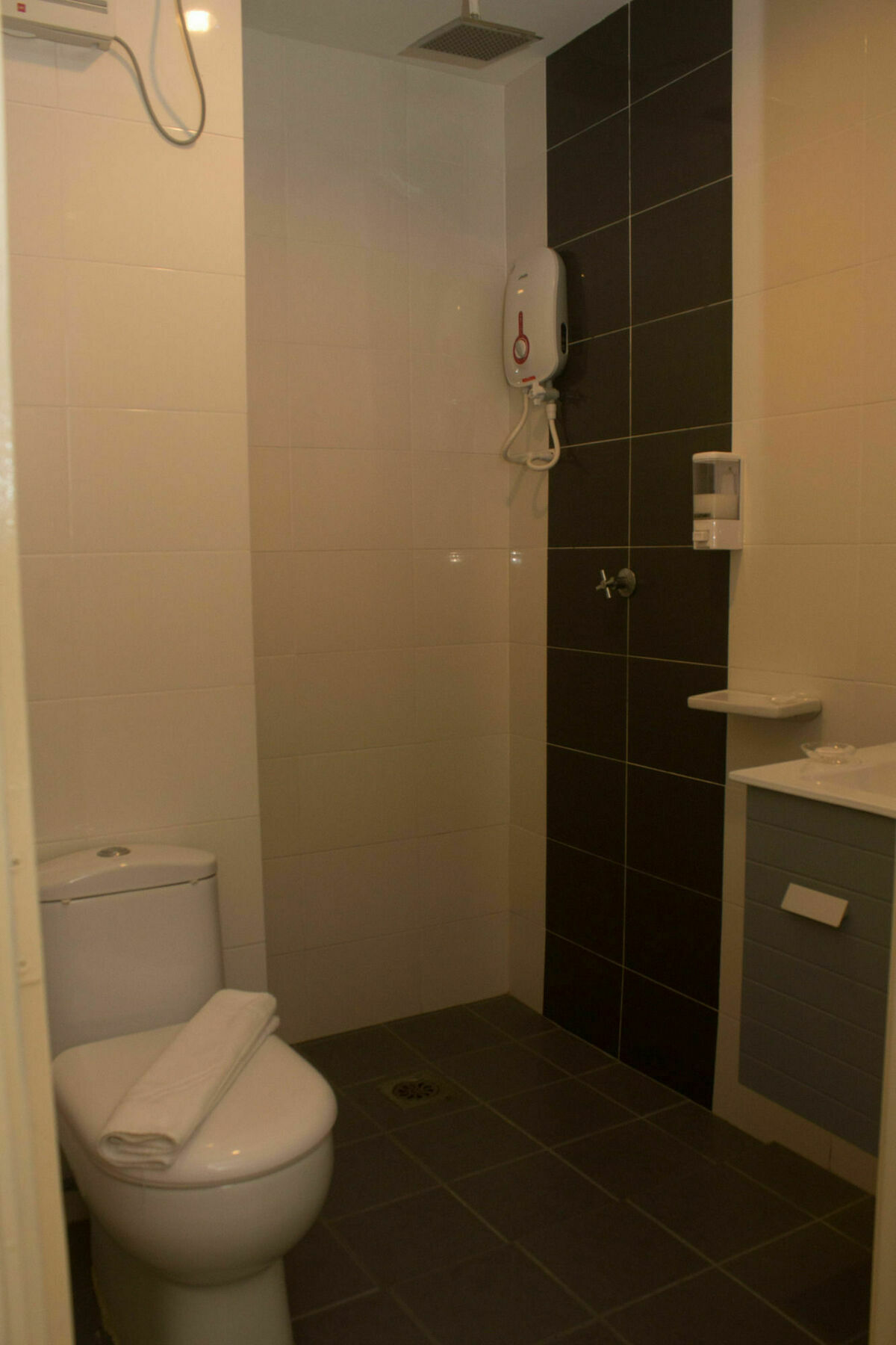 เดอ เวียนา โฮเต็ล แอนด์ อพาร์ตเมนต์ Hotel โกตาบารู ภายนอก รูปภาพ