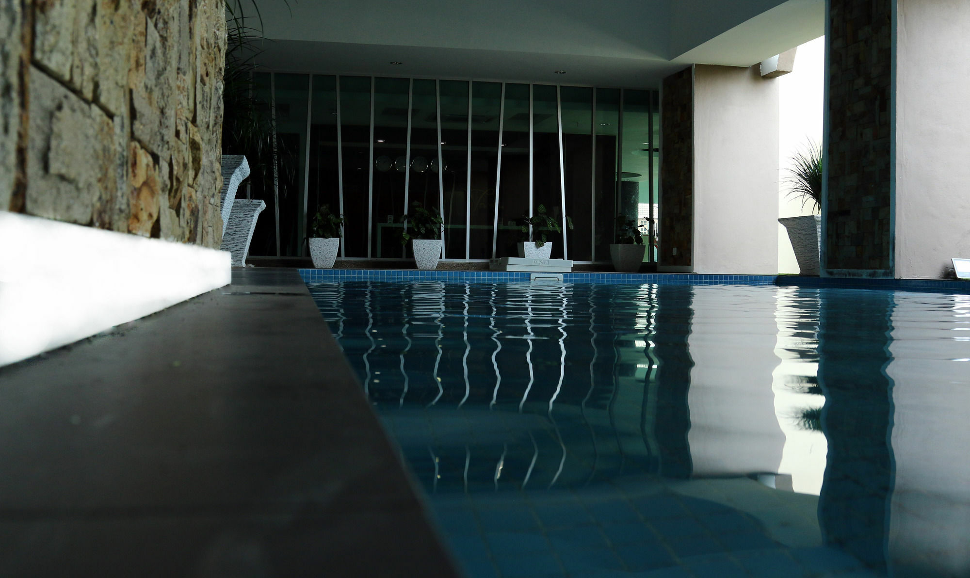 เดอ เวียนา โฮเต็ล แอนด์ อพาร์ตเมนต์ Hotel โกตาบารู ภายนอก รูปภาพ