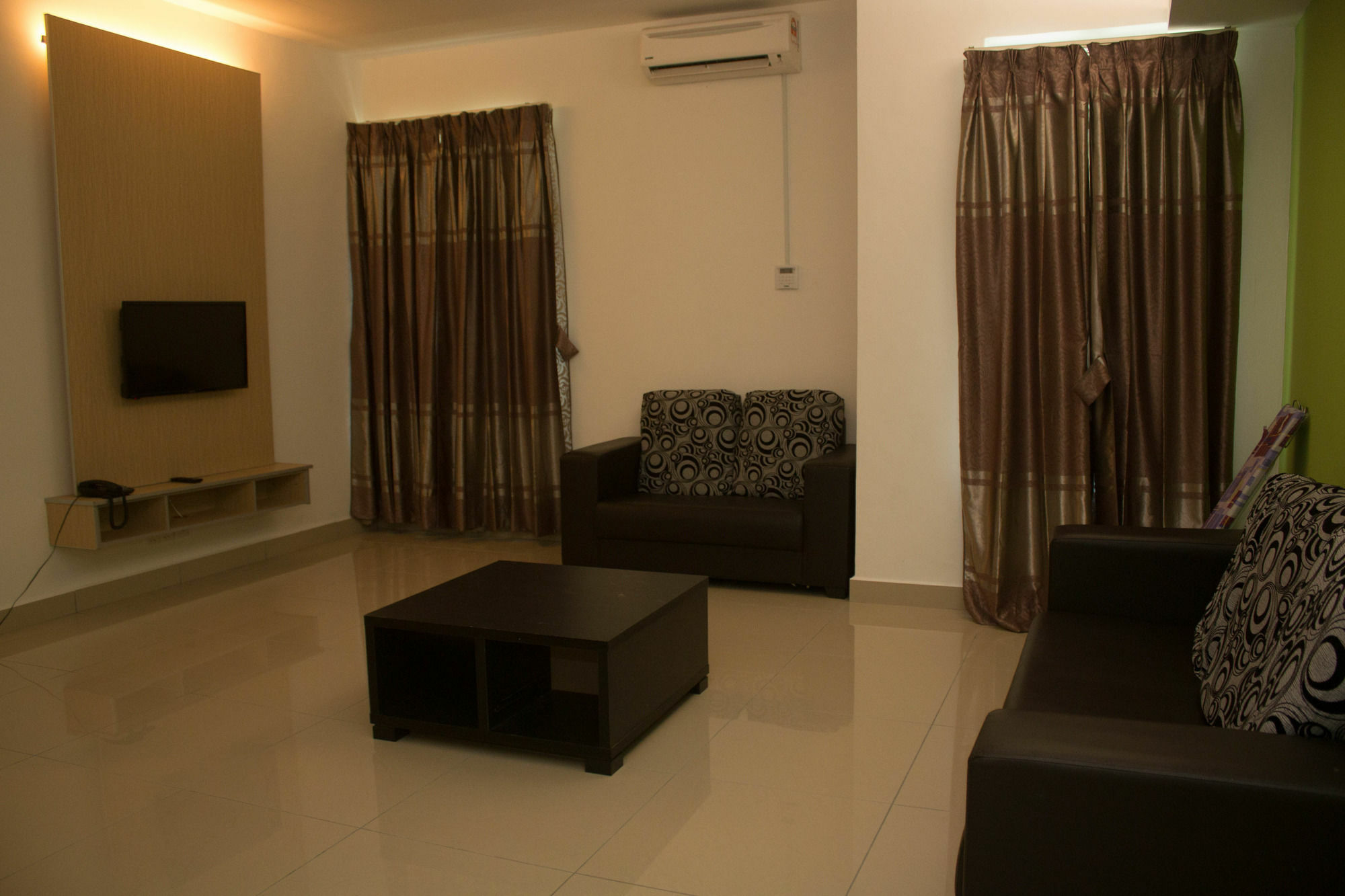 เดอ เวียนา โฮเต็ล แอนด์ อพาร์ตเมนต์ Hotel โกตาบารู ภายนอก รูปภาพ