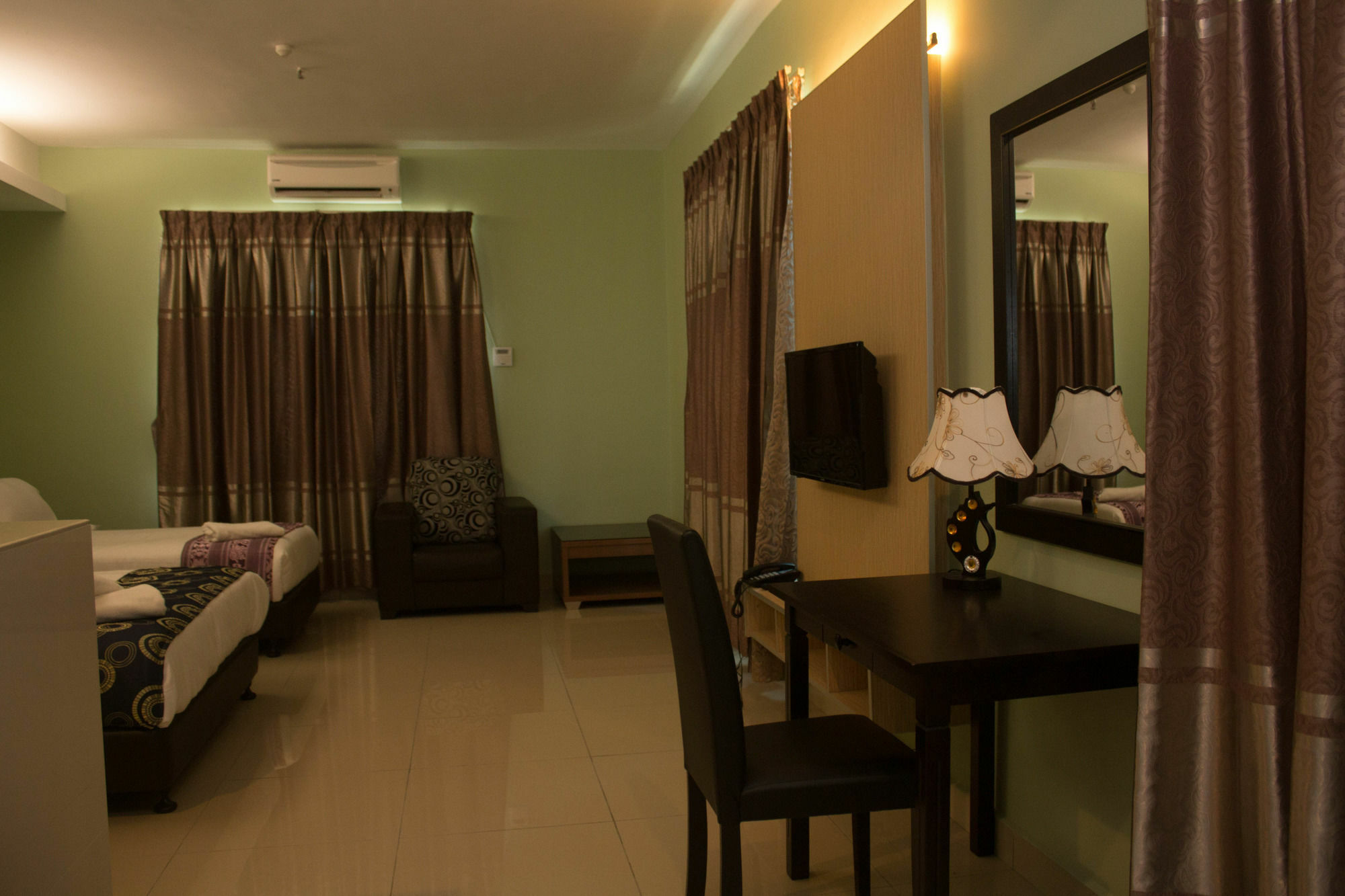 เดอ เวียนา โฮเต็ล แอนด์ อพาร์ตเมนต์ Hotel โกตาบารู ภายนอก รูปภาพ