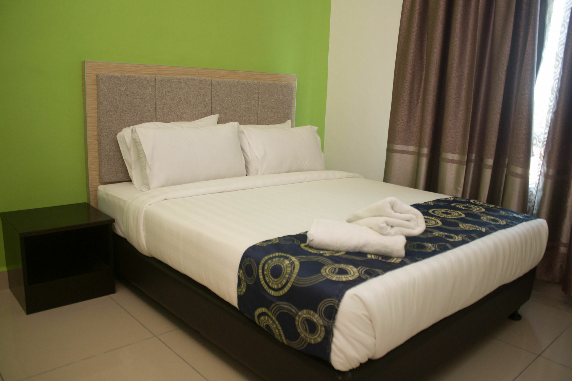 เดอ เวียนา โฮเต็ล แอนด์ อพาร์ตเมนต์ Hotel โกตาบารู ภายนอก รูปภาพ